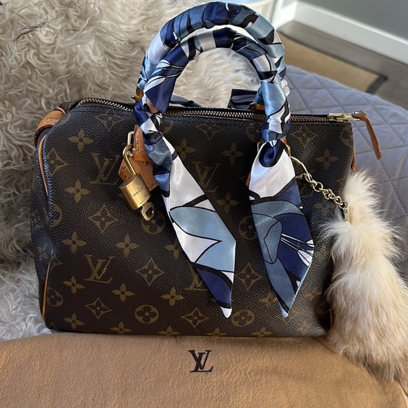 Hí selling my LV  speedy 25 just worn once,It’s cute and timeless bag 💼 - Picture 6 of 9